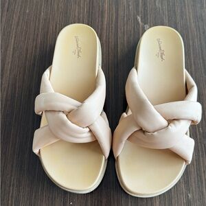 GUC Universal Thread fashion slide sandal in beige